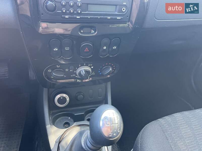 Внедорожник / Кроссовер Dacia Duster 2012 в Золочеве