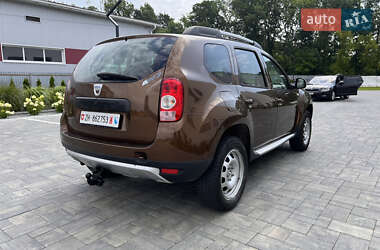 Позашляховик / Кросовер Dacia Duster 2010 в 