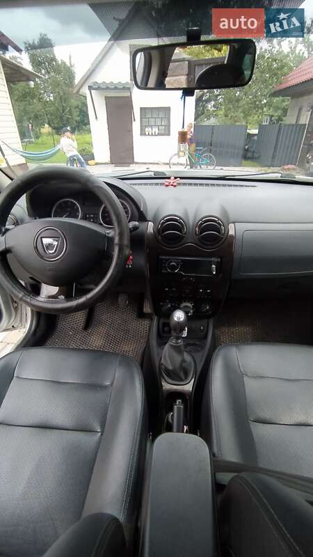 Позашляховик / Кросовер Dacia Duster 2011 в Вараші
