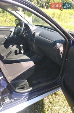 Позашляховик / Кросовер Dacia Duster 2010 в 