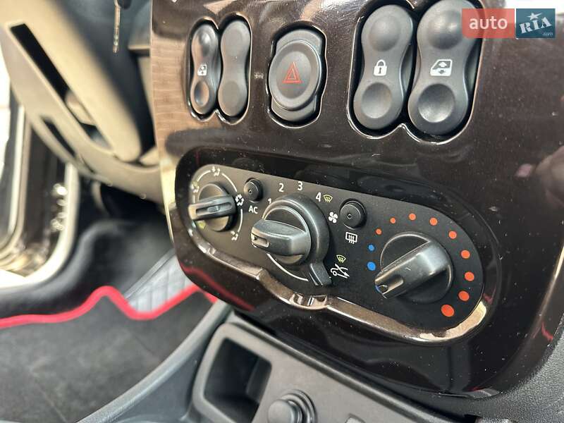 Позашляховик / Кросовер Dacia Duster 2012 в Луцьку