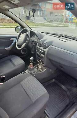 Позашляховик / Кросовер Dacia Duster 2012 в 