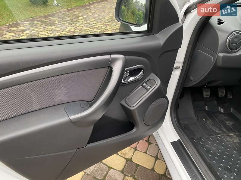 Внедорожник / Кроссовер Dacia Duster 2016 в Черновцах