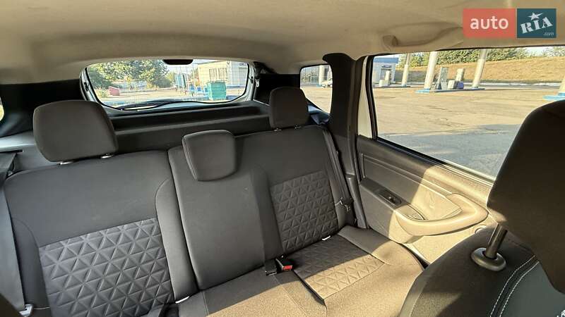 Позашляховик / Кросовер Dacia Duster 2014 в Дніпрі фото 13 Позашляховик / Кросовер Dacia Duster 2014 в Дніпрі
