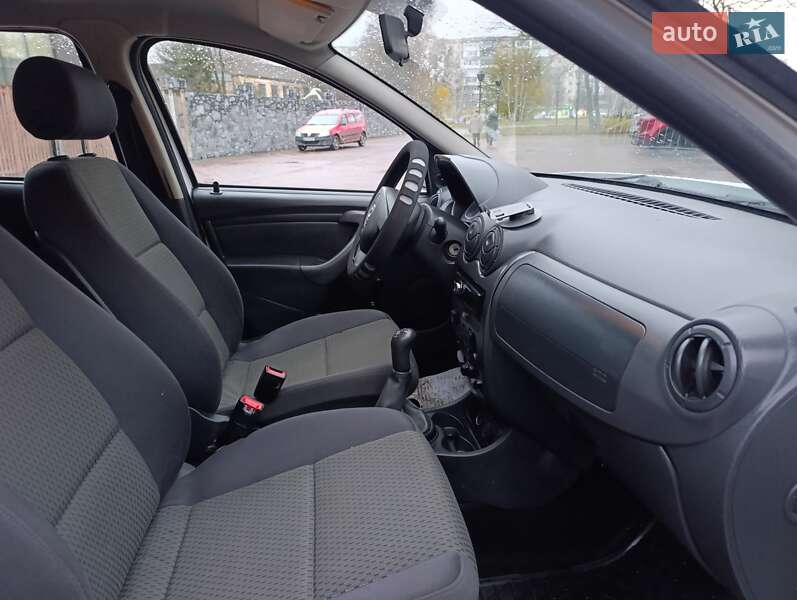 Позашляховик / Кросовер Dacia Duster 2013 в Звягелі