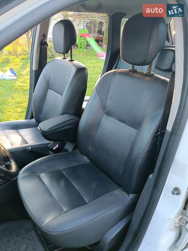 Позашляховик / Кросовер Dacia Duster 2011 в Верховині