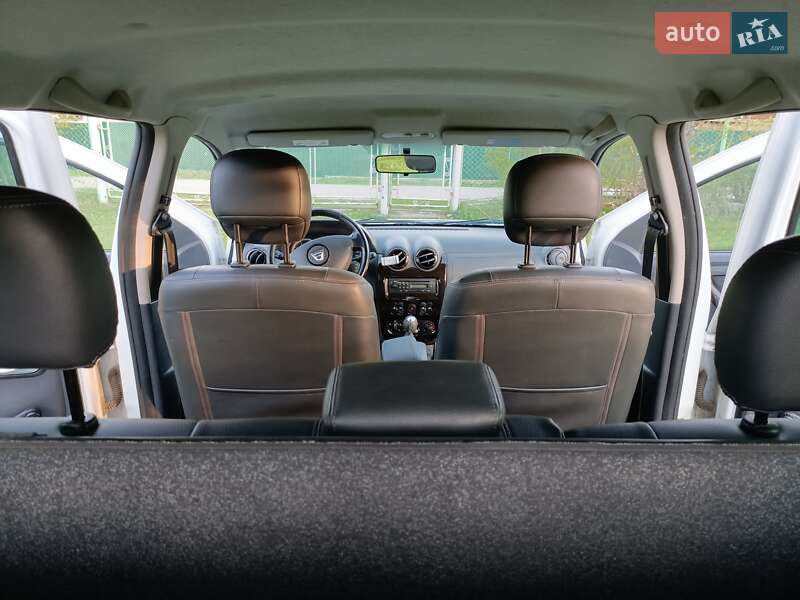 Позашляховик / Кросовер Dacia Duster 2011 в Верховині