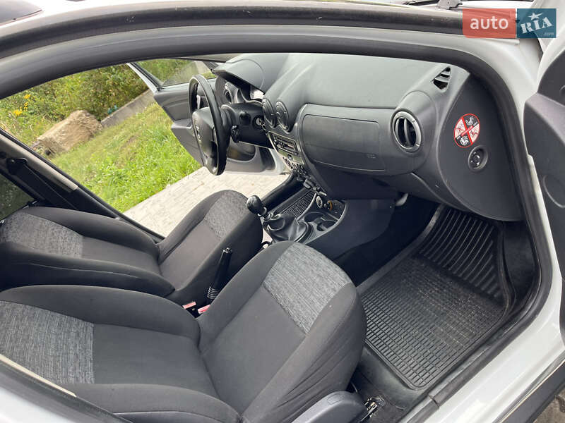 Внедорожник / Кроссовер Dacia Duster 2010 в Калуше фото 36 Внедорожник / Кроссовер Dacia Duster 2010 в Калуше