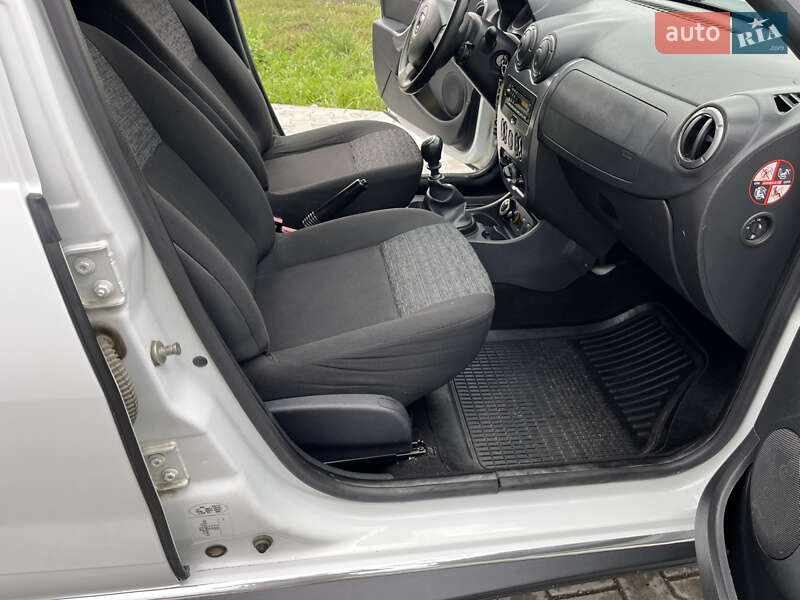 Внедорожник / Кроссовер Dacia Duster 2010 в Калуше фото 38 Внедорожник / Кроссовер Dacia Duster 2010 в Калуше