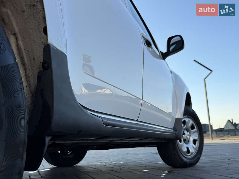 Позашляховик / Кросовер Dacia Duster 2011 в Луцьку