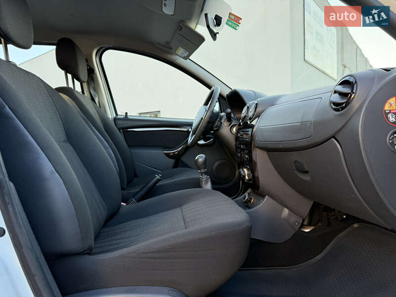 Позашляховик / Кросовер Dacia Duster 2011 в Луцьку