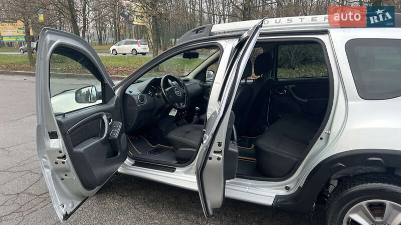 Позашляховик / Кросовер Dacia Duster 2015 в Умані