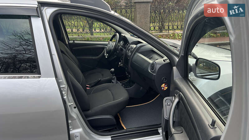 Позашляховик / Кросовер Dacia Duster 2015 в Умані