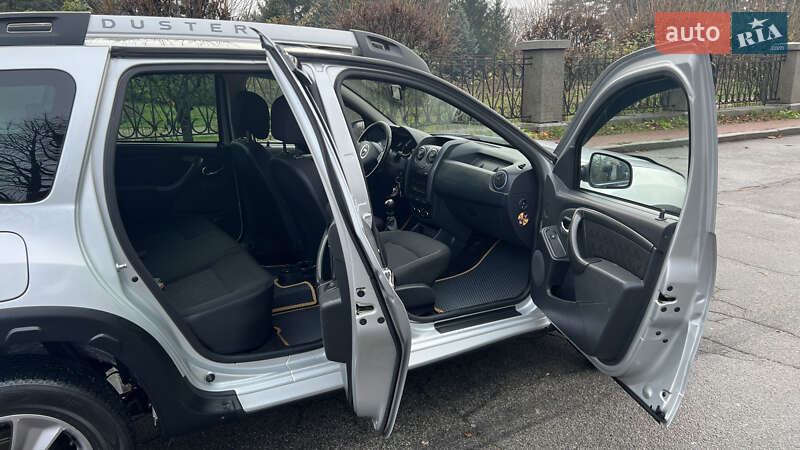 Позашляховик / Кросовер Dacia Duster 2015 в Умані