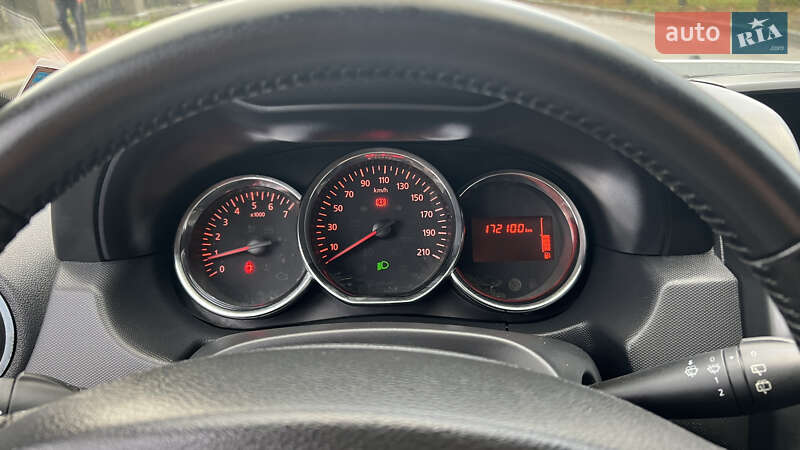 Позашляховик / Кросовер Dacia Duster 2015 в Умані