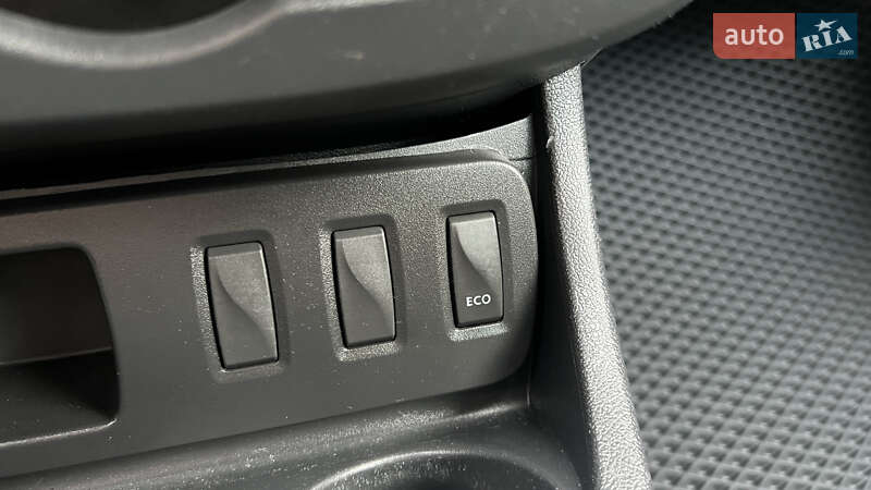 Позашляховик / Кросовер Dacia Duster 2015 в Умані