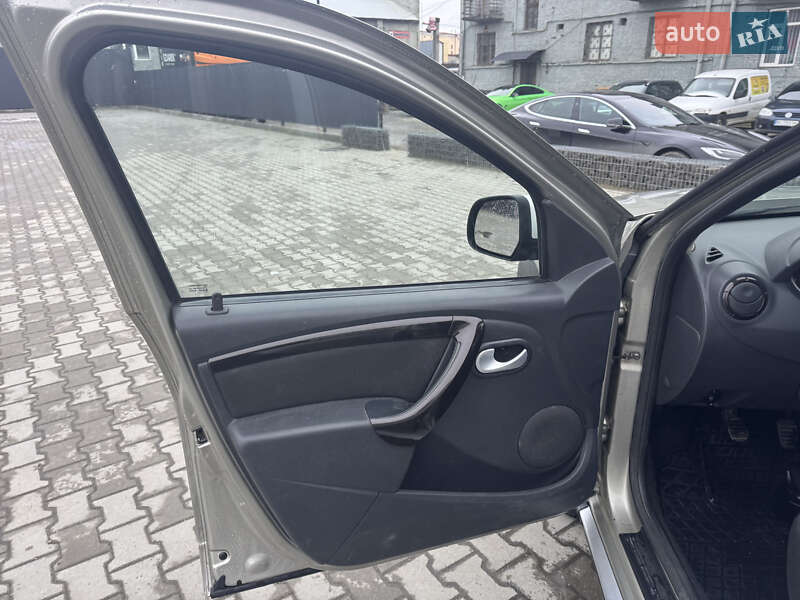 Позашляховик / Кросовер Dacia Duster 2011 в Львові