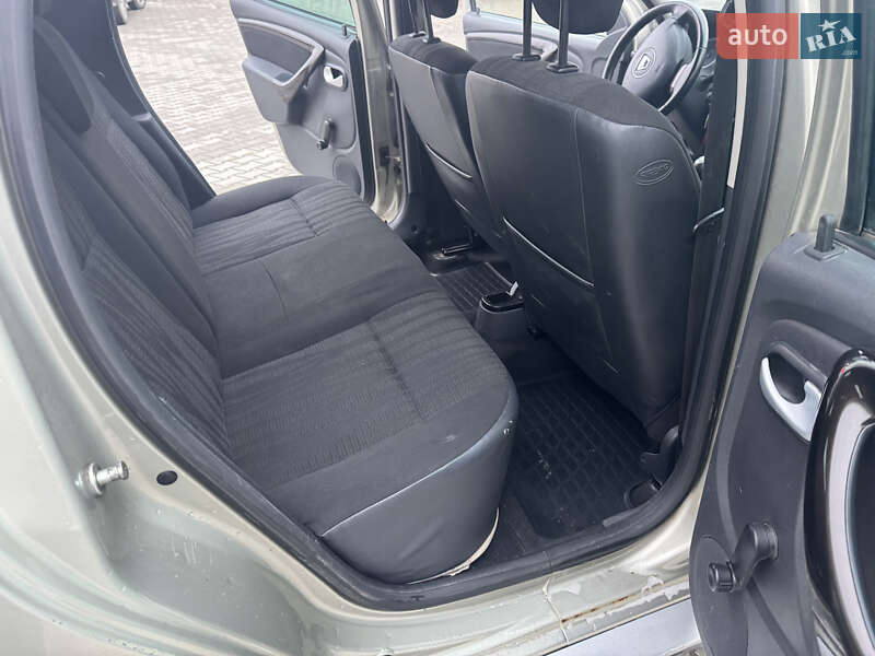 Позашляховик / Кросовер Dacia Duster 2011 в Львові