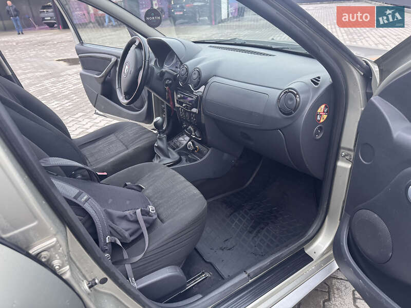 Позашляховик / Кросовер Dacia Duster 2011 в Львові
