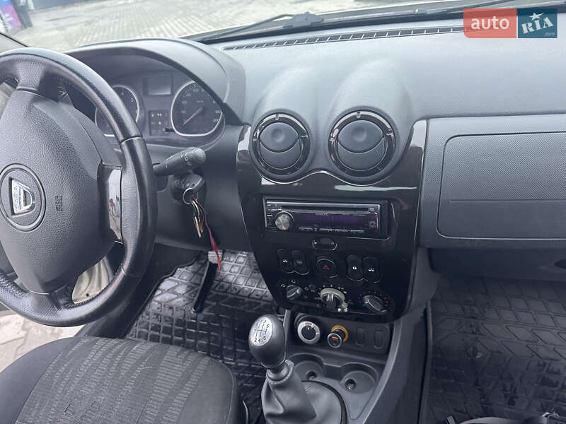 Позашляховик / Кросовер Dacia Duster 2011 в Львові