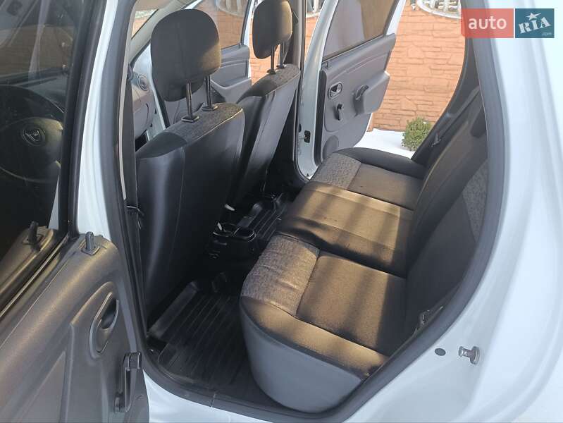 Позашляховик / Кросовер Dacia Duster 2013 в Дубні