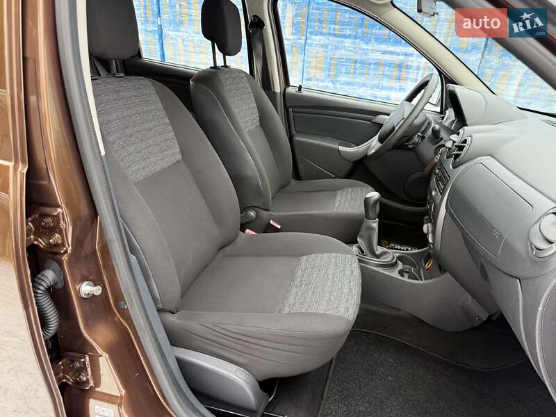 Позашляховик / Кросовер Dacia Duster 2011 в Луцьку