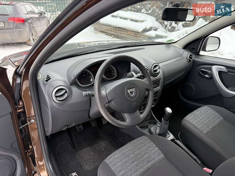 Позашляховик / Кросовер Dacia Duster 2011 в Луцьку