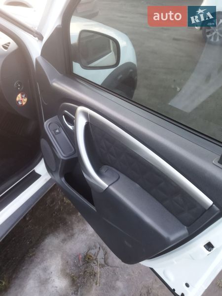 Позашляховик / Кросовер Dacia Duster 2014 в Дубні