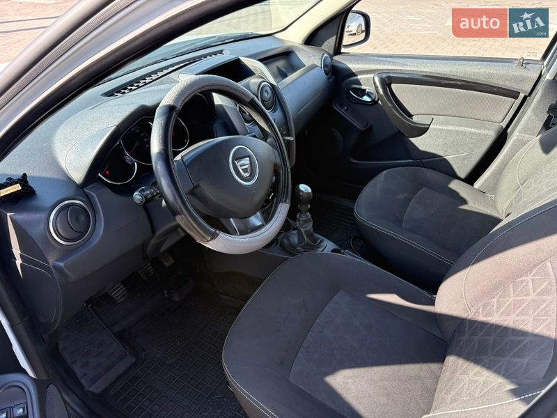 Позашляховик / Кросовер Dacia Duster 2015 в Києві