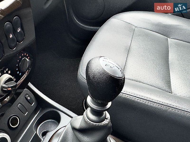 Внедорожник / Кроссовер Dacia Duster 2012 в Хороле фото 44 Внедорожник / Кроссовер Dacia Duster 2012 в Хороле