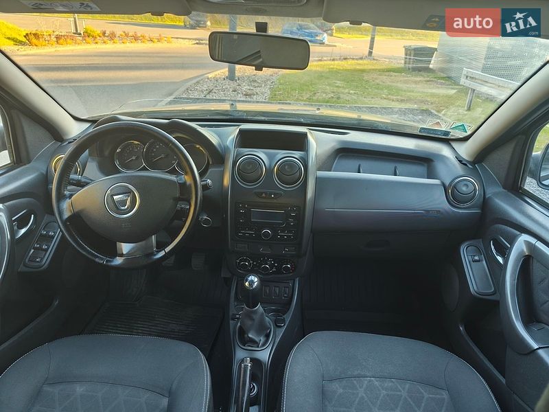 Позашляховик / Кросовер Dacia Duster 2015 в Мені