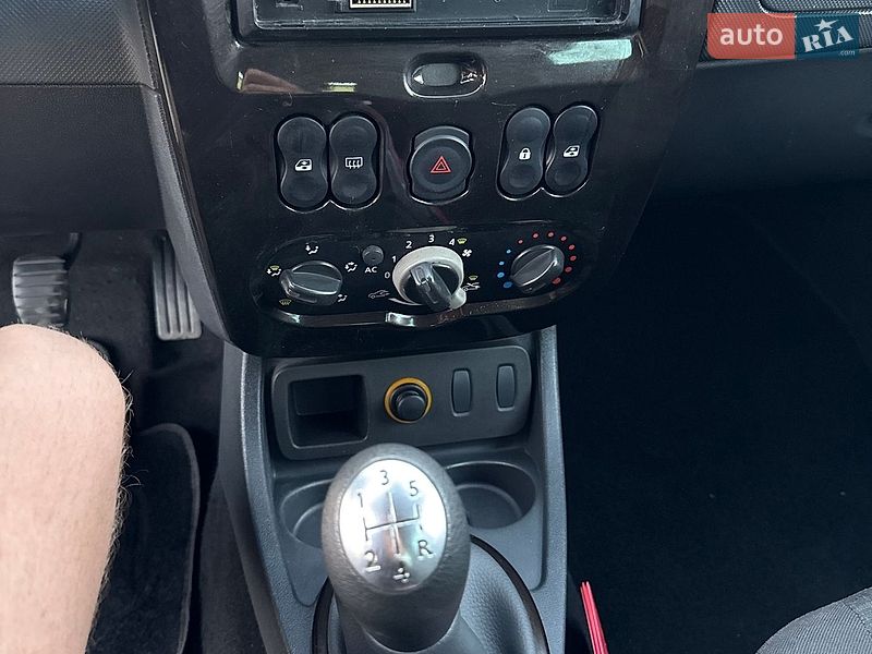 Позашляховик / Кросовер Dacia Duster 2011 в Луцьку