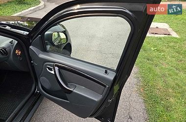 Внедорожник / Кроссовер Dacia Duster 2011 в Каменском
