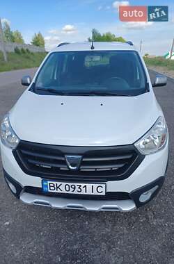 Минивэн Dacia Lodgy Stepway 2016 в 