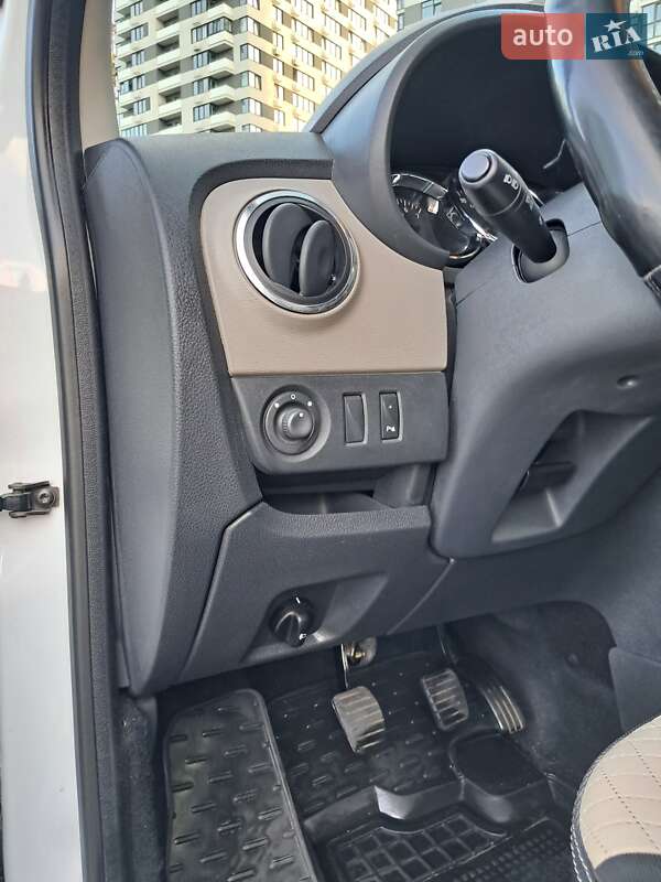Минивэн Dacia Lodgy 2013 в Киеве