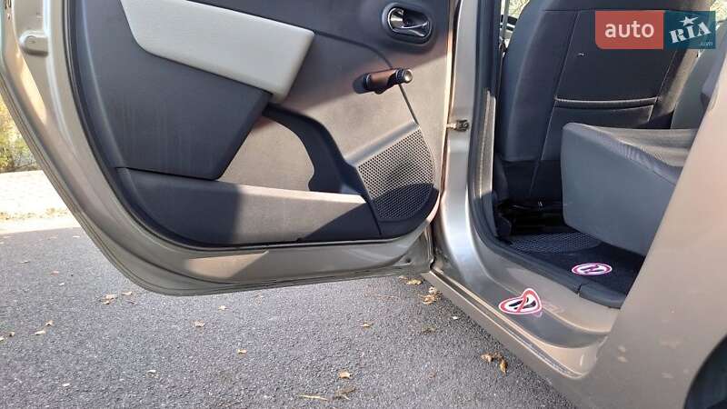 Минивэн Dacia Lodgy 2012 в Черновцах