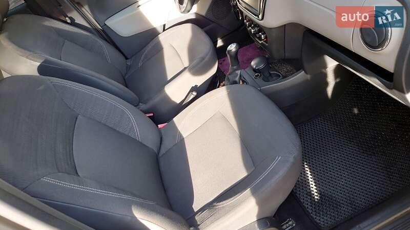 Минивэн Dacia Lodgy 2012 в Черновцах