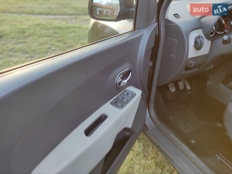 Мінівен Dacia Lodgy 2013 в Сарнах