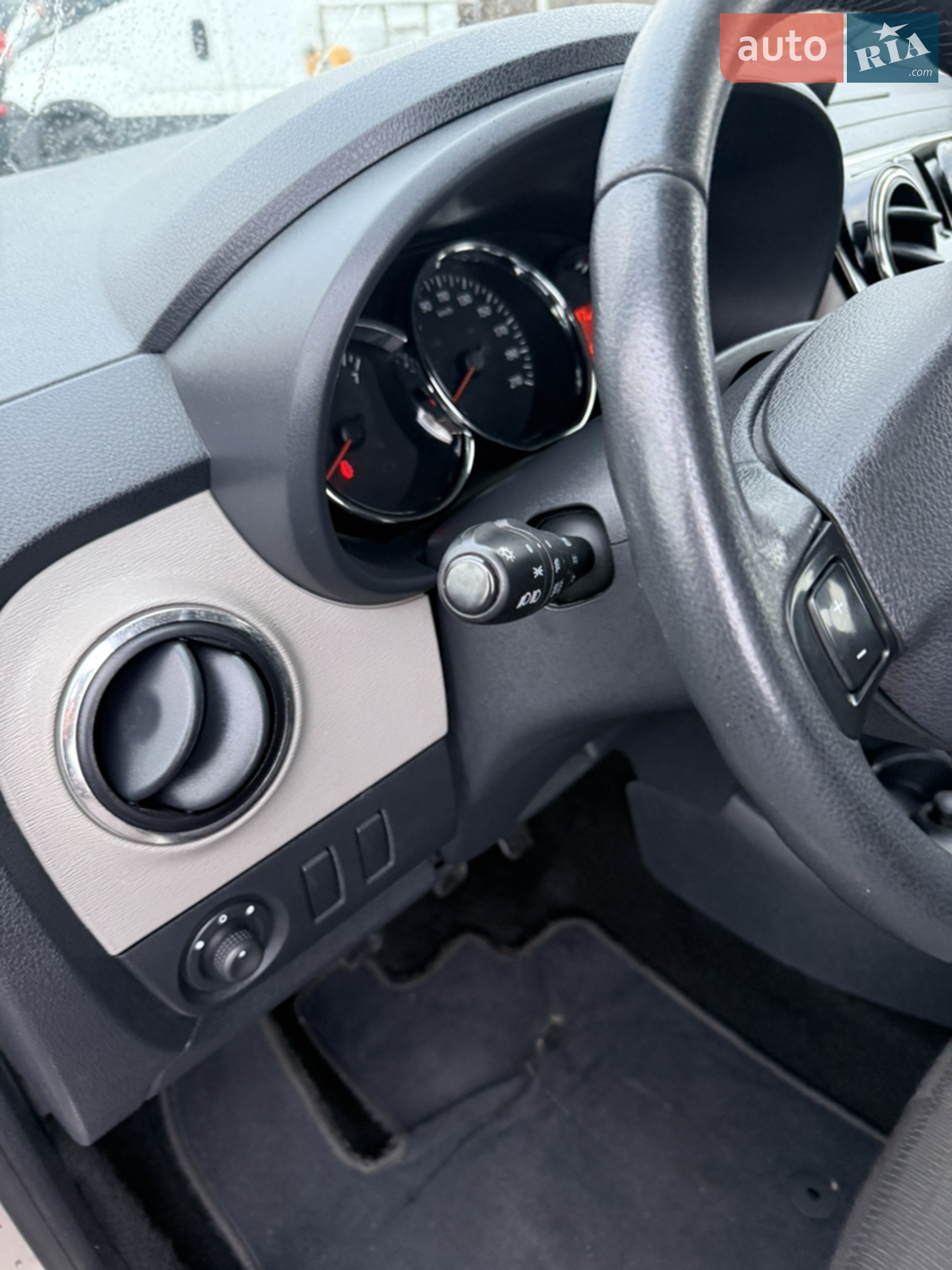 2012 Dacia Lodgy - мініатюра 22