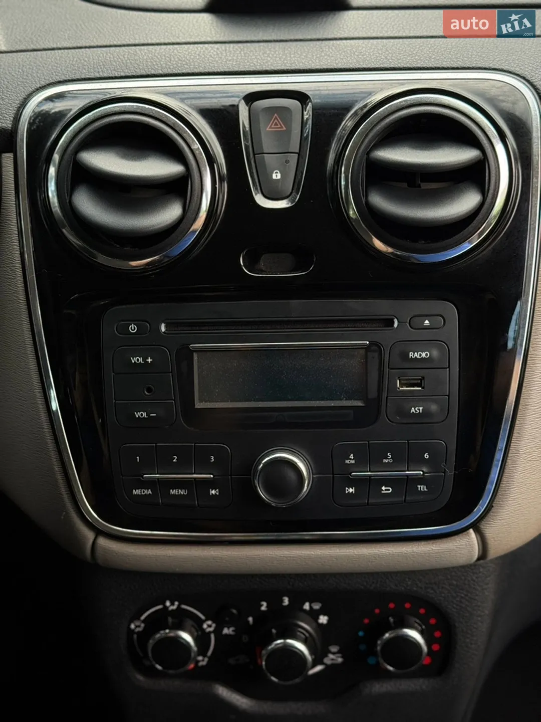 2013 Dacia Lodgy - мініатюра 23