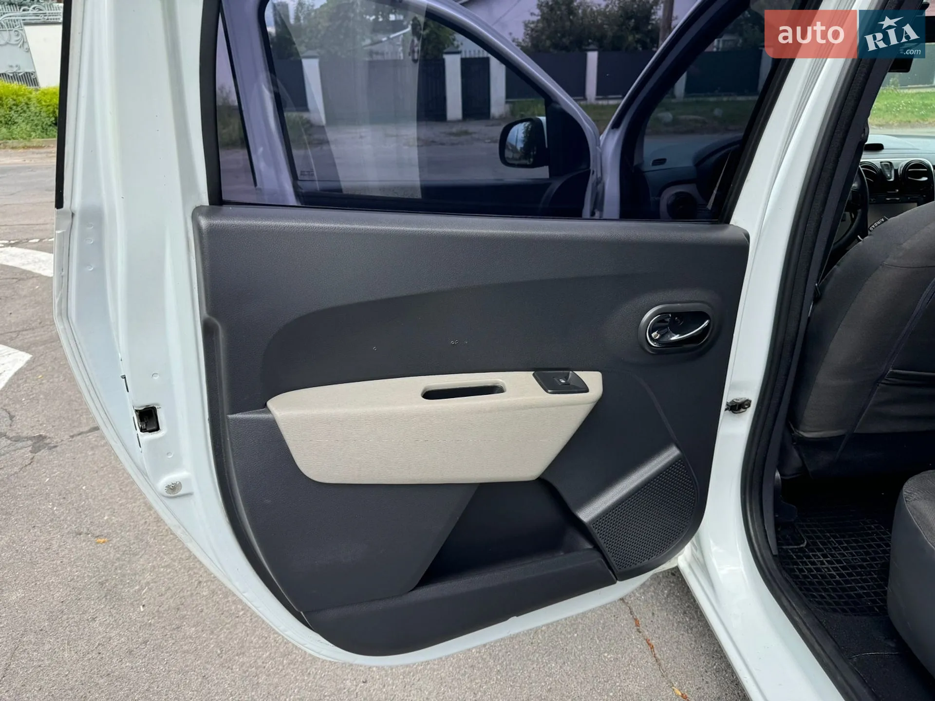 2015 Dacia Lodgy - мініатюра 35