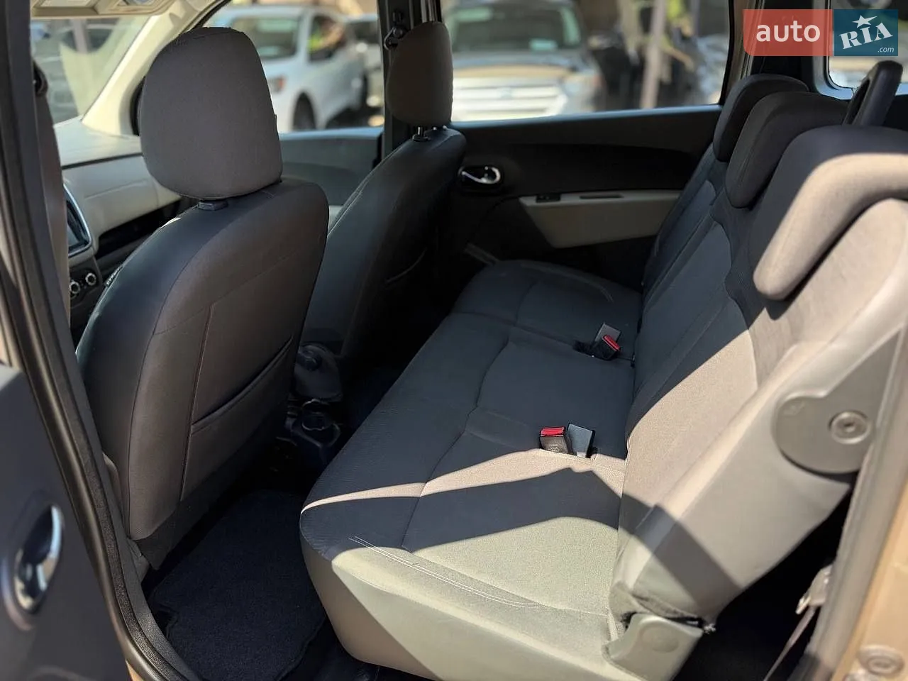 2013 Dacia Lodgy - мініатюра 13