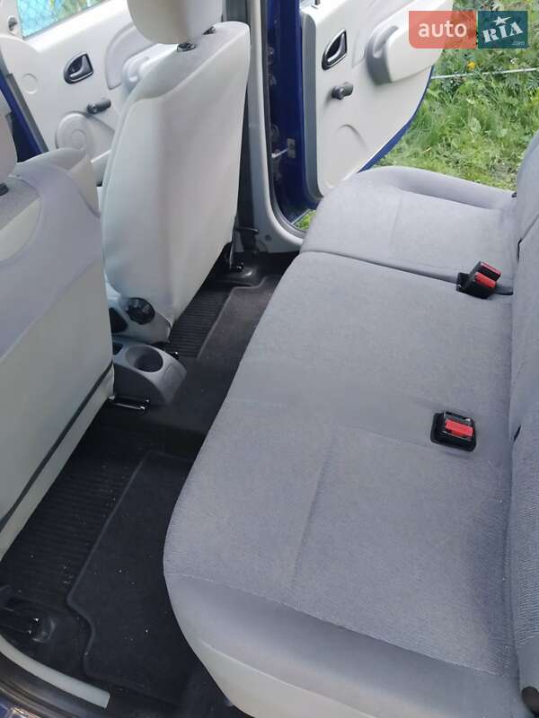 Универсал Dacia Logan MCV 2009 в Глухове
