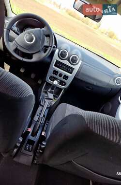 Универсал Dacia Logan MCV 2009 в 