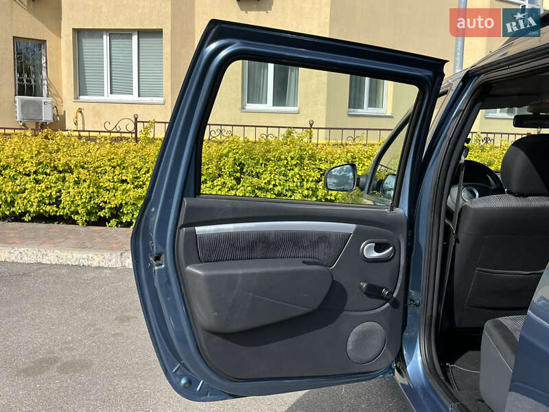 Универсал Dacia Logan MCV 2009 в Киеве