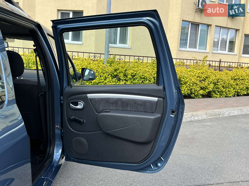 Универсал Dacia Logan MCV 2009 в Киеве