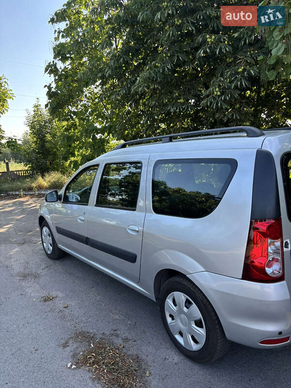 Универсал Dacia Logan MCV 2009 в Хороле