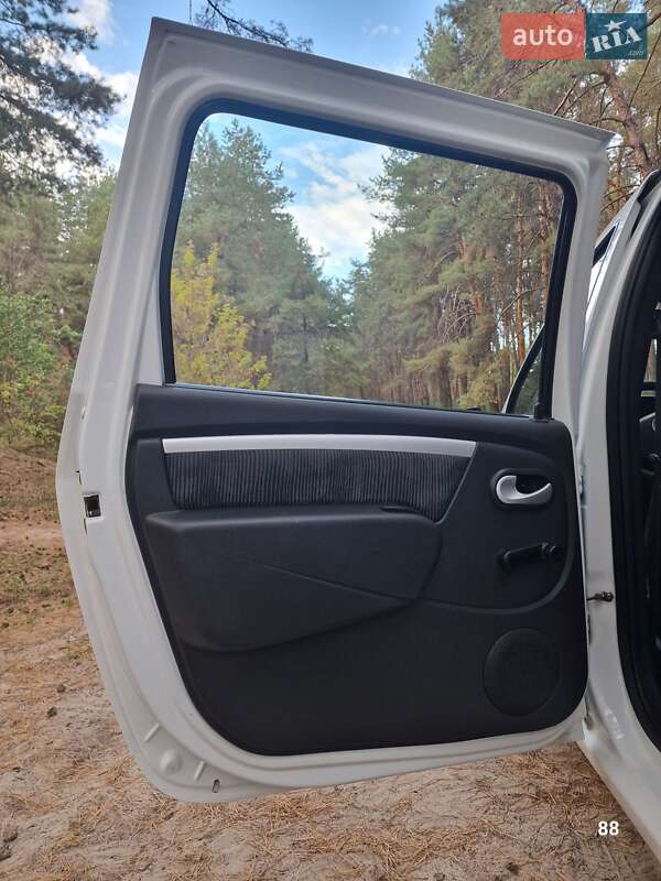 Универсал Dacia Logan MCV 2011 в Полтаве фото 66 Универсал Dacia Logan MCV 2011 в Полтаве