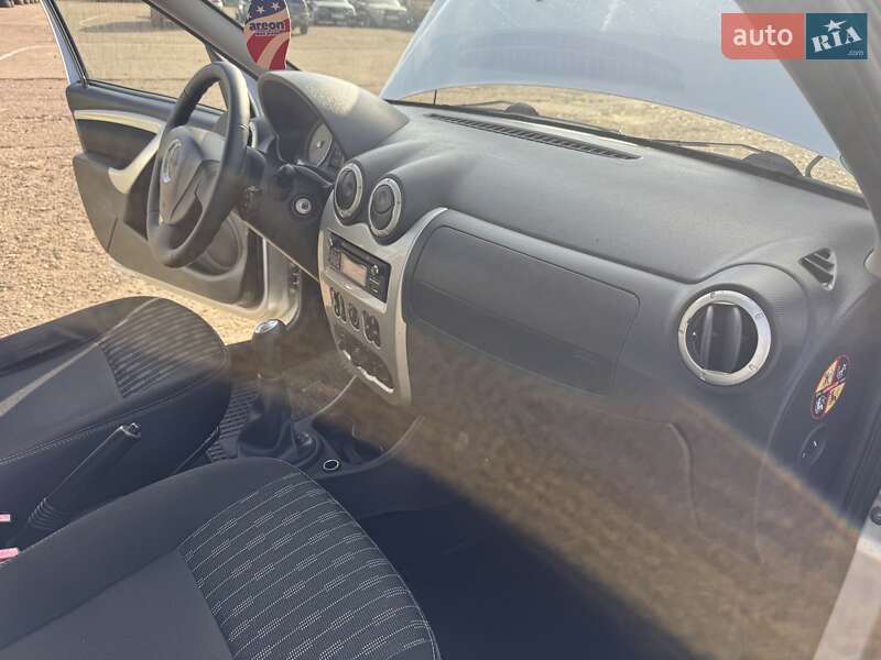 Универсал Dacia Logan MCV 2012 в Ровно фото 37 Универсал Dacia Logan MCV 2012 в Ровно