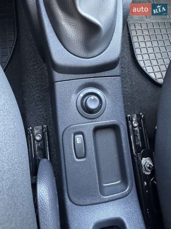 Универсал Dacia Logan MCV 2012 в Ровно фото 45 Универсал Dacia Logan MCV 2012 в Ровно